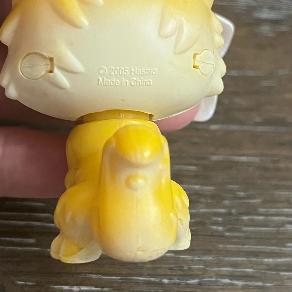 Littlest pet shop, first generation, rare, magnetic motion, yellow cat 2005 #4